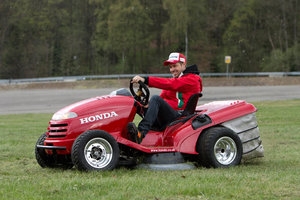 Kosiarką po Eau Rouge - Honda się rozkręca