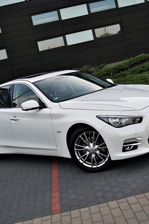 Infiniti Q50 2.2 D Premium - po co przepłacać?