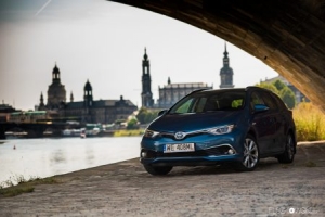 Toyota Auris Touring Sports Prestige Hybrid [test]