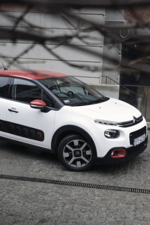 Citroën C3 1.2 PureTech 110 (2016) - zdjęcia, wnętrze, bagażnik
