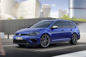 Volkswagen Golf R debiutuje w mocniejszym, odświeżonym wydaniu