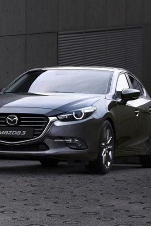 Odświeżona Mazda 3 wjeżdża do polskich salonów
