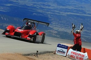 Pikes Peak International Hill Climb - zwycięstwo kolejnego Francuza i śmierć motocyklisty
