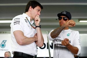 Lewis Hamilton i Toto Wolff - do lekarza!