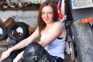 Ewolucja stroju motocyklowego: od tweedowej marynarki do skórzanego kombinezonu